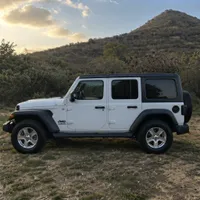 Jeep Wrangler — side