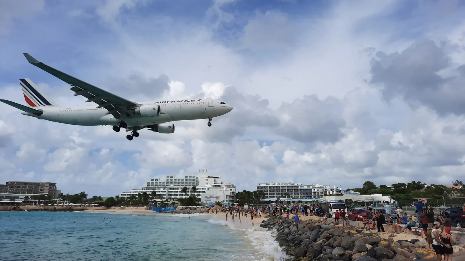 Air France airliner on short final right above Maho Beach, Sint Maarten